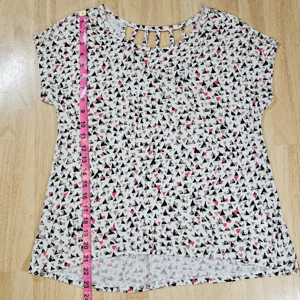 Geometric Print Top - Picture 4 of 9